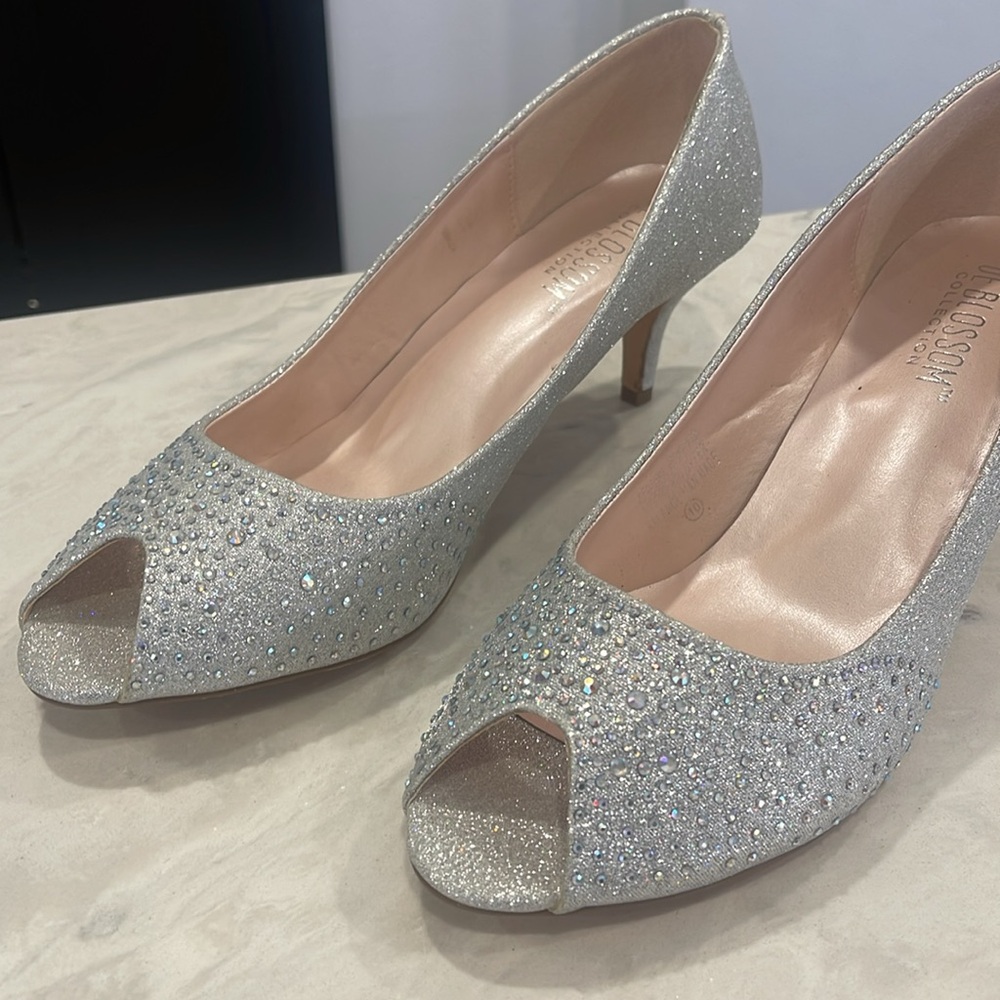 New! ✨ “De Blossom” Silver Bedazzle 🪩 Crystal Embellished Heels- Size 10 - Picture 6 of 6